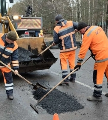 На Волині на трасах держзначення латають ями та вибоїни