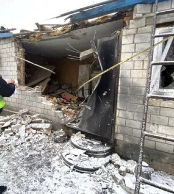 Унаслідок падіння уламків пошкоджено будинки: нові деталі ракетної атаки РФ на Київщину
