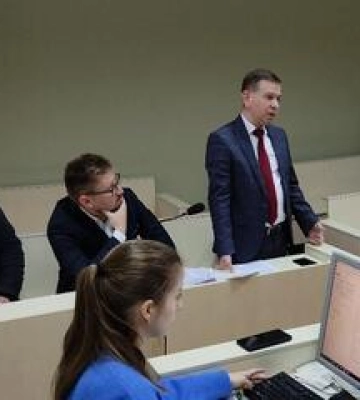 Суд відмовився поновити на посаді секретаря Полтавської міськради Карпова