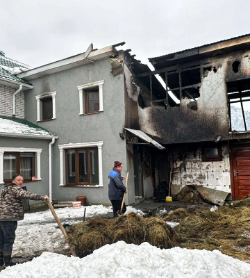 На Закарпатті зайнялася коптильня: житловий будинок поруч вдалося врятувати