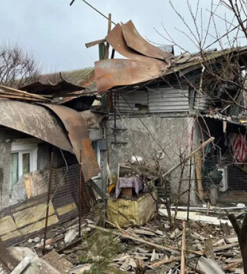 Війська РФ вдарили по Нікополю на Дніпропетровщині: з-під завалів врятували жінку