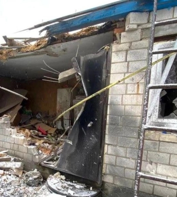 Унаслідок падіння уламків пошкоджено будинки: нові деталі ракетної атаки РФ на Київщину