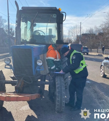 У Львові маршрутка збила комунальника: водій втік з місця ДТП (ФОТО)