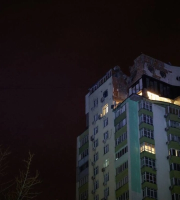 У Києві уламки БПЛА влучили в житловий будинок 