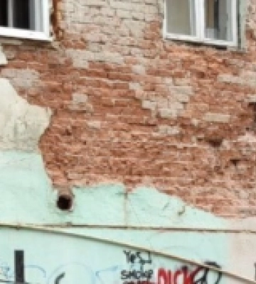 В Ужгороді обвалилася стіна житлового будинку