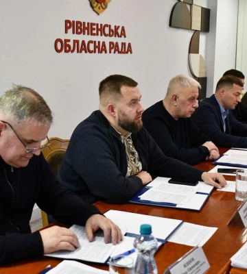 Звернення щодо виїзду депутатів за кордон, кадрові рішення - які питання розглянуть на сесії Рівненської облради