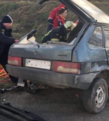 На Львівщині &quot;дев’ятка&quot; зіткнулась з вантажівкою: водій легковика в реанімації