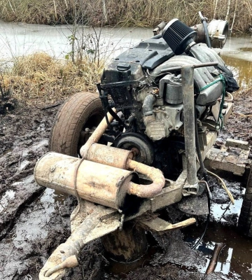 У двох районах Рівненщини поліція виявила покинуті мотопомпи для незаконного видобутку бурштину