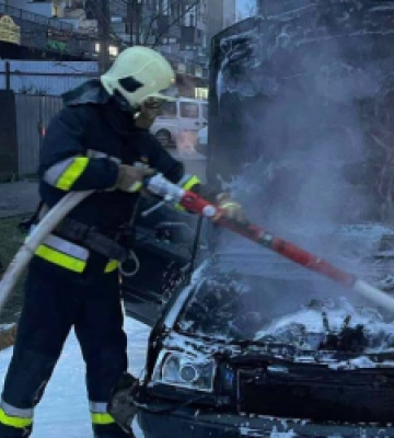 У Пустомитах уранці горів автомобіль