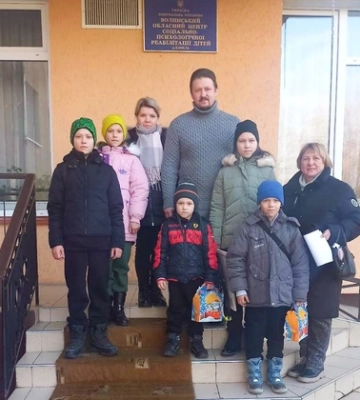 На Волині подружжя взяло на виховання п&amp;#039;ять рідних братиків та сестричок