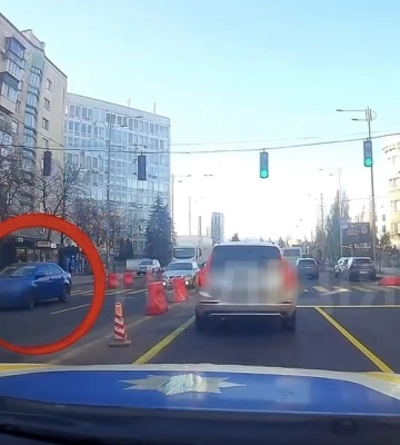 Водіям нагадали про небезпечний маневр на дорозі: потребує уваги та дотримання ПДР