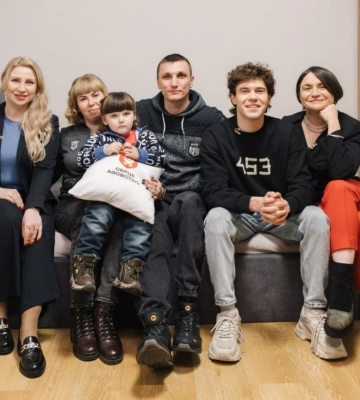 Певец ENLEO сделал сюрприз нацгвардейцу, который оборонял его родной Мариуполь