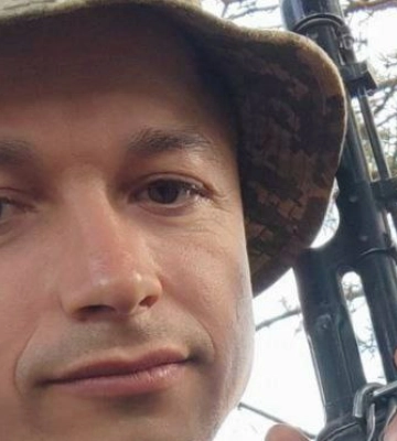 Отримав смертельне поранення: на Волині попрощаються із Героєм Василем Романюком