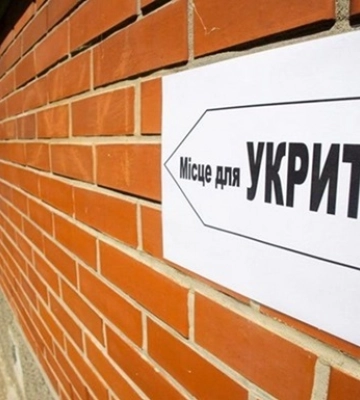 Під час тривоги у шкільному укритті в Києві обвалилась стеля