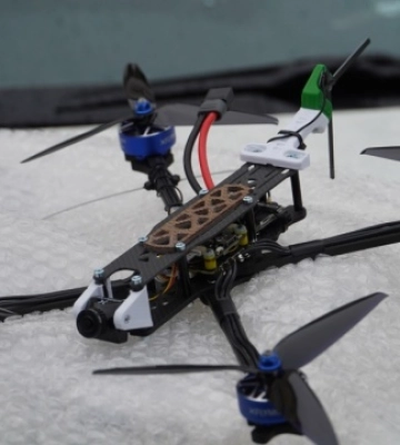 У Житомирі для українських захисників передали 10 пікапів та 50 FPV-дронів
