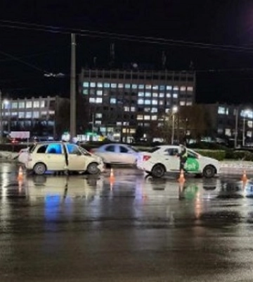У Луцьку біля Північного ринку – ДТП за участю таксі