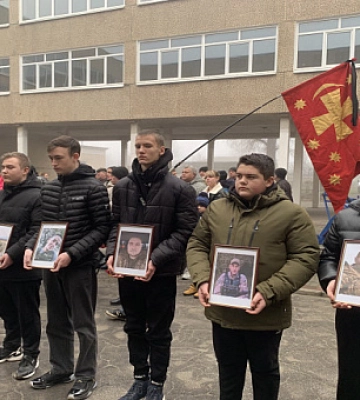 У криворізькій гімназії відкрили пам’ятні дошки шести загиблим випускникам