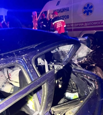 Неподалік Рівного - жахлива ДТП: зіткнулись вантажівка та легковик