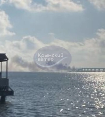 Российские оккупанты перекрыли Крымский мост