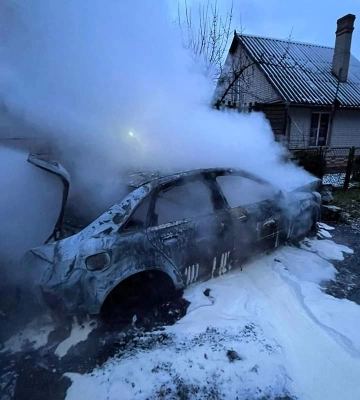 Біля Рівного зіштовхнулися легковик та вантажівка