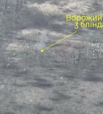 Українські захисники уразили ударним FPV-дроном ворожий окоп з бліндажем на Донеччині. ВIДЕО