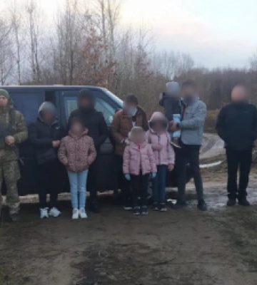 На Львівщині затримали 8 громадян Іраку, які намагались нелегально потрапити до Польщі