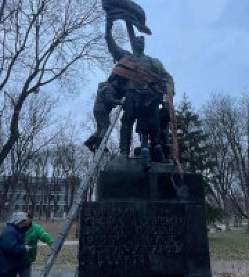 У Києві демонтували пам’ятник учасникам антиукраїнського “січневого повстання 1918 року”