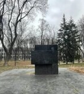 В Киеве снесли памятник участникам &quot;январского восстания&quot; большевиков против УНР
