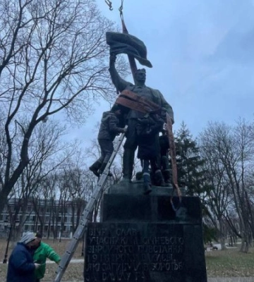 У Києві демонтували пам’ятник учасникам антиукраїнського &quot;січневого повстання&quot;