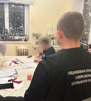 Допомагав столичним депутатам ухилятися від військової служби - посадовцю КМВА повідомили про підозру