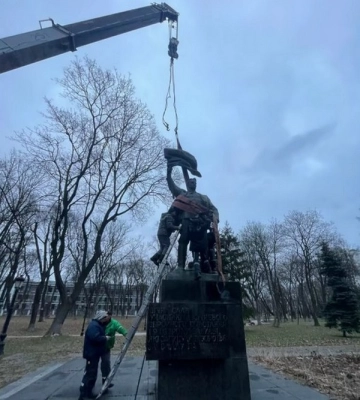 У Києві демонтували ще один більшовицький пам’ятник