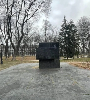 В центре Киева был демонтирован еще один советский памятник. Фото
