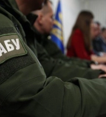 Гігантська зарплата та нова квартира у Києві: детектив НАБУ похвалився своїми "скромними" прибутками