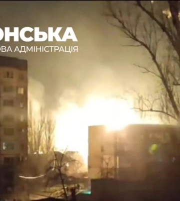 Враг массированно ударил по Херсону: вспыхнули пожары в жилых районах