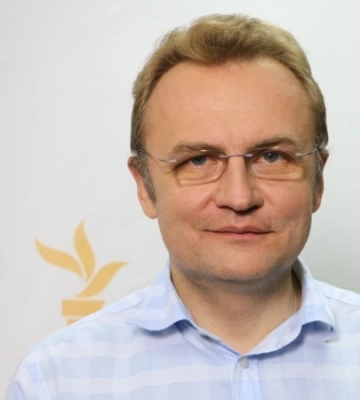 У Львові трапився вибух у приватному будинку: під завалами шукають людей. Фото і відео