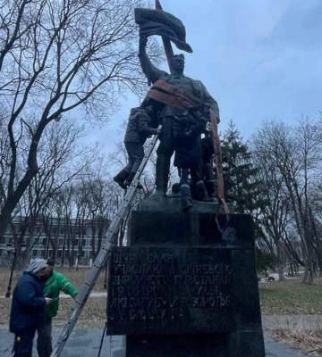 З центру Києва прибрали пам&amp;#039;ятник учасникам більшовицького «січневого повстання»