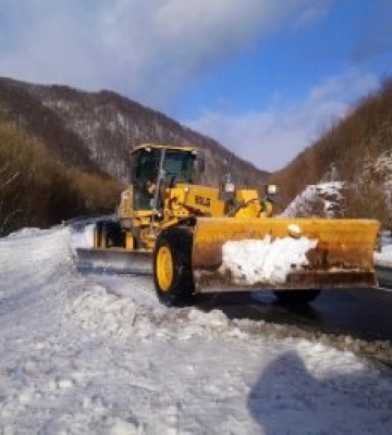 На автодорогах державного значення на Закарпатті працює 20 одиниць техніки