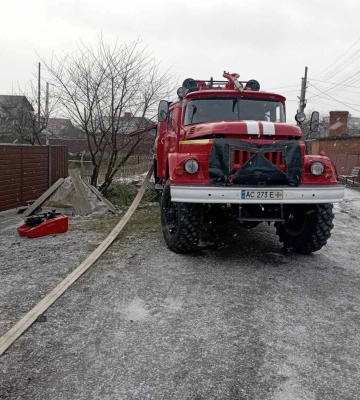 На Володимирщині рятувальники загасили пожежу та відкачали воду з затоплених дворів 