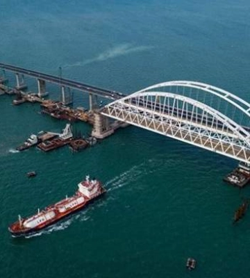 Тепер уже не бонові загородження: як окупанти посилили оборони Кримського мосту