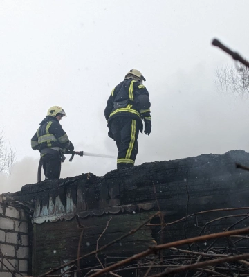 На Шосткинщині пожежники ліквідували масштабне загоряння будинку (відео)