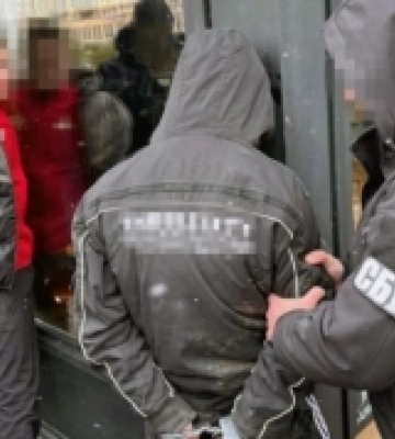 На Волині знешкодили злочинну банду, яка «вибивала» гроші у пораненого воїна ЗСУ