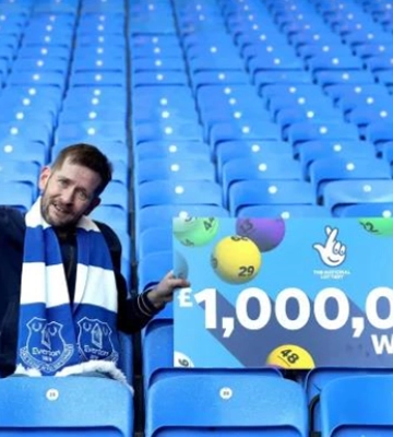 У Британії чоловік витратив виграний у лотерею $1 млн на подарунок батьку