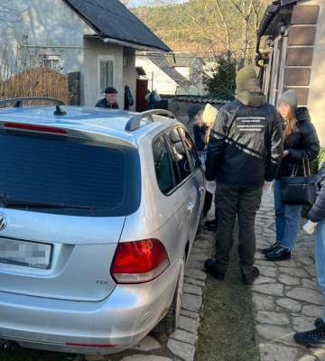 Пенсіонер зі Львова організував незаконний перетин кордону