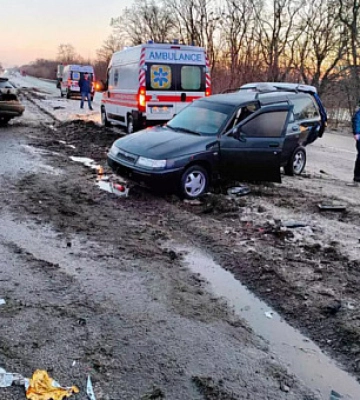 На Днепропетровщине произошло масштабное ДТП: пострадали 6 человек