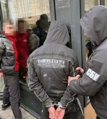 На Волині «вибивали» з військового 3000 доларів США надуманого боргу: 4 особам повідомлено про підозру (Фото)