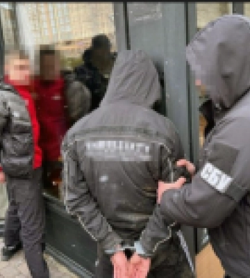 СБУ знешкодила на Волині злочинну банду, яка «вибивала» гроші у пораненого воїна ЗСУ