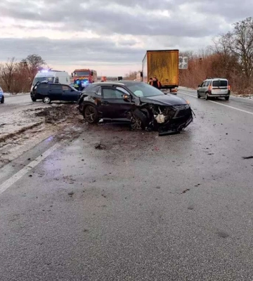 У Дніпровському районі сталася ДТП за участю 6 автівок: є постраждалі