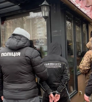 На Волині «вибивали» з військового 3000 доларів США надуманого боргу: 4 особам повідомлено про підозру (Фото)