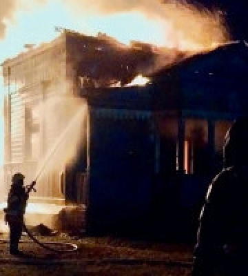 На Київщині горів старовинний храм, якому майже 130 років. Фото