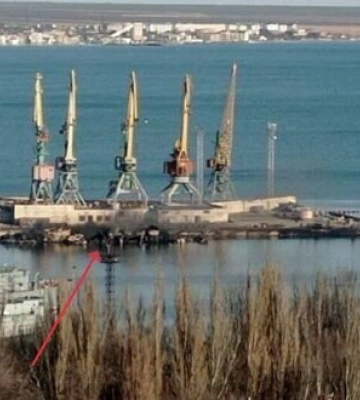Сили оборони Півдня показали залишки ВДК &quot;Новочеркаськ&quot; у порту окупованої Феодосії. ФОТО